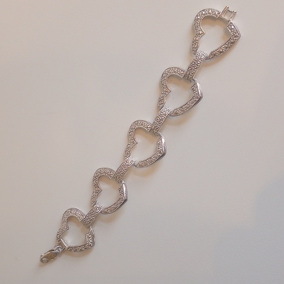 Jewelry - Heart Bracelet FREE With $25 Purchase